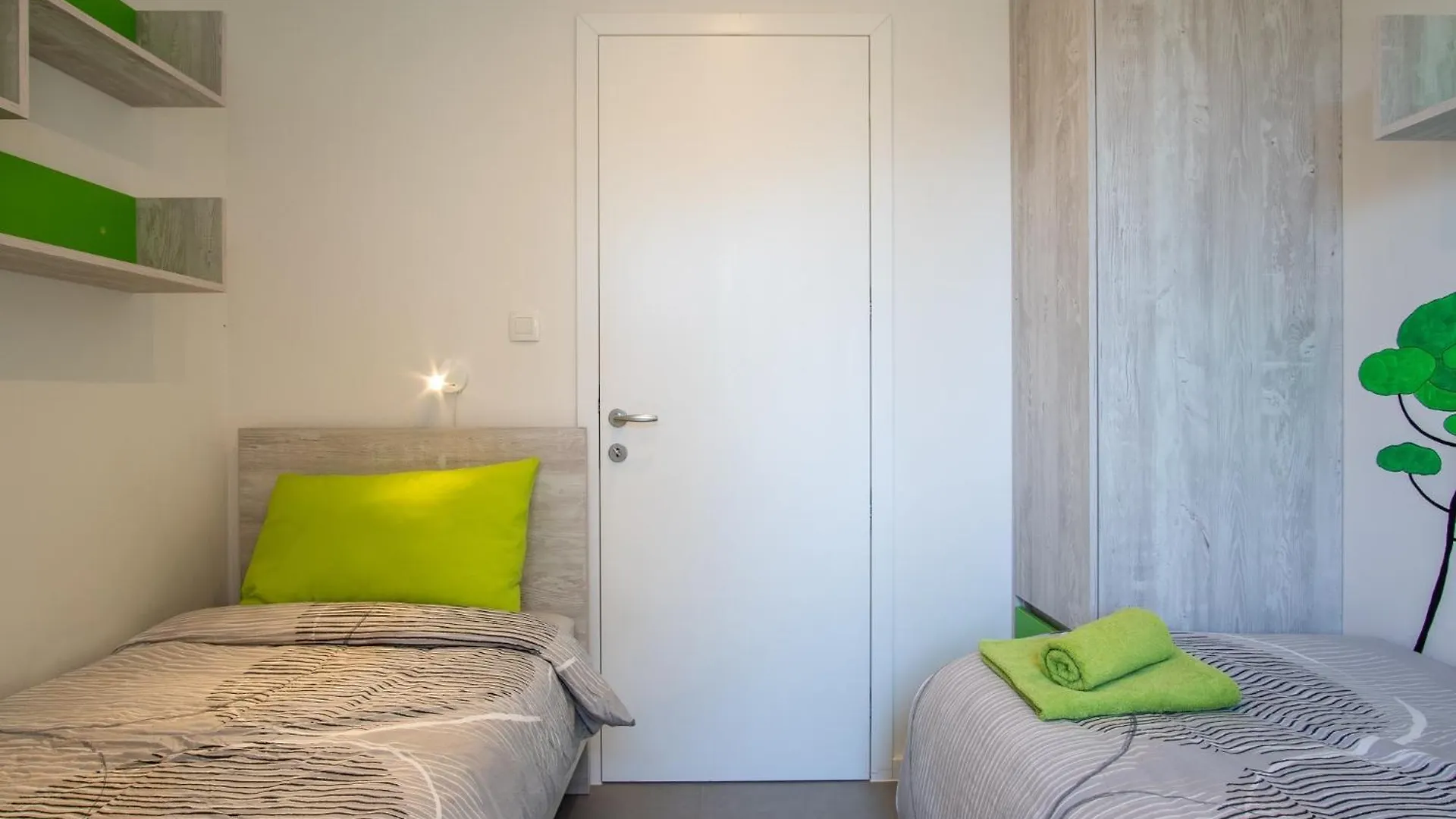 Seaside House For Families With Children Mandre, Pag - 22704 Villa Kolan 0*,